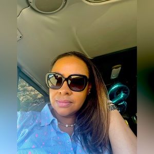 Meet your Posher, Dina